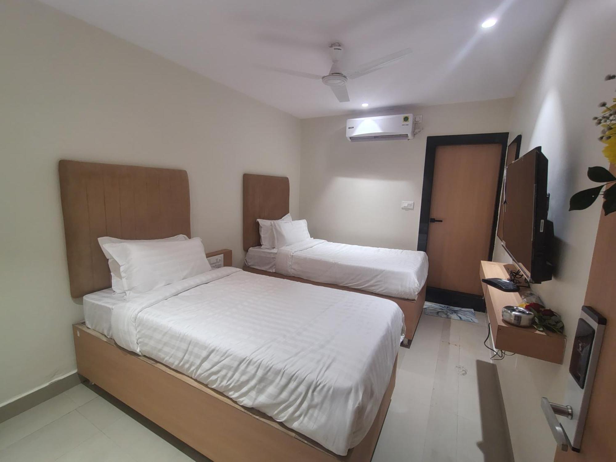 Hotel Blueearth Vizianagaram Exterior photo
